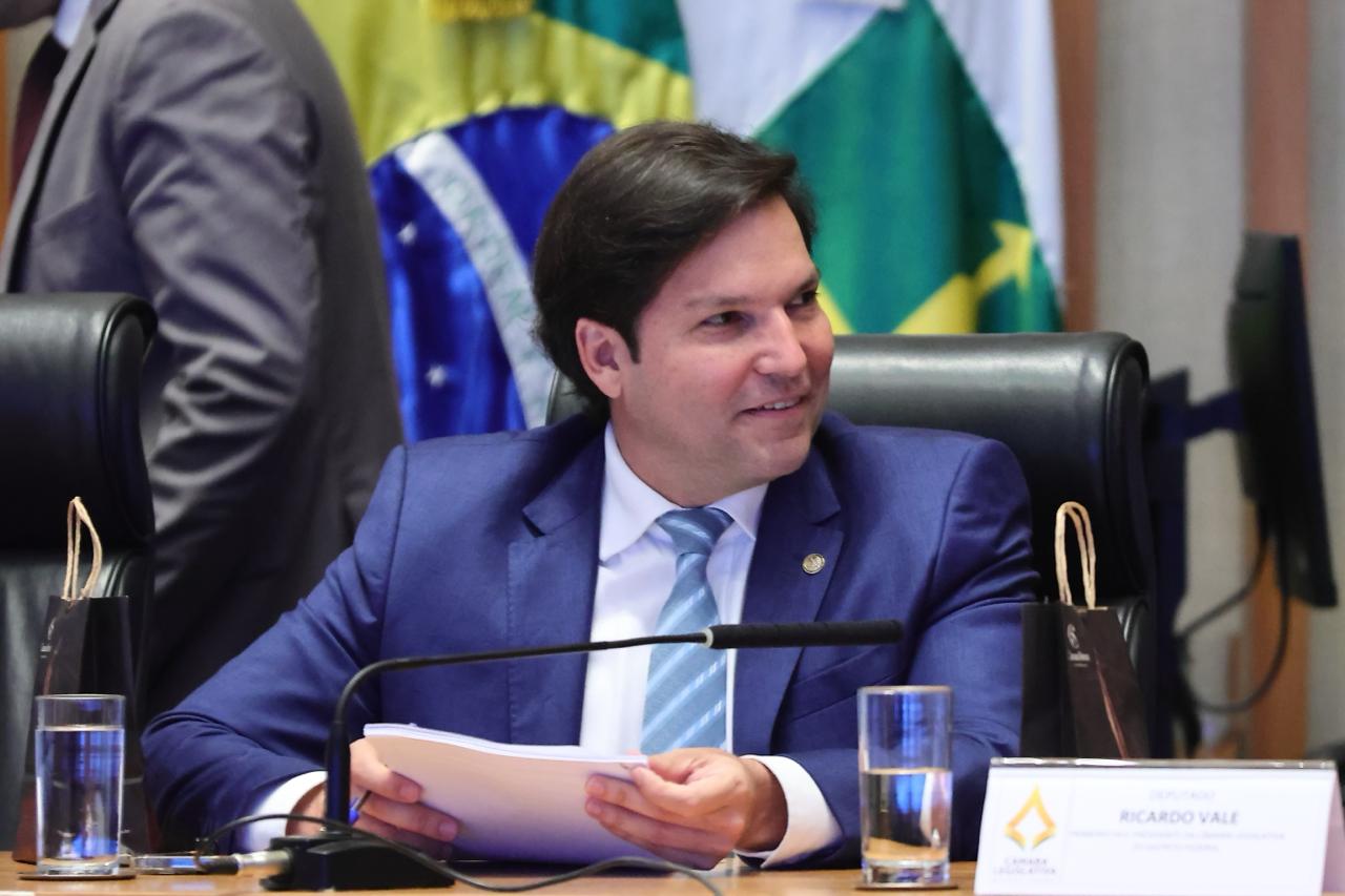 Projeto do deputado Robério Negreiros busca reduzir desigualdade enfrentada por mães solo no mercado de trabalho